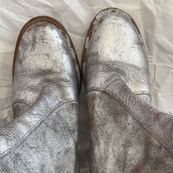 7.5 Leather Silver Painted Ankle Bootie - Picture 8 of 8